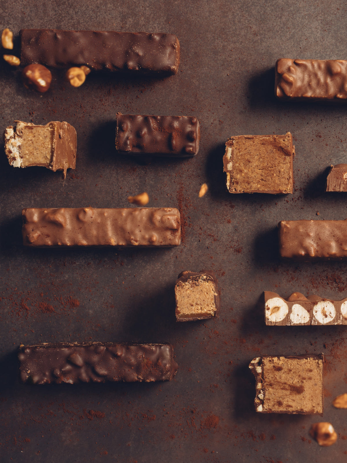 Barre de chocolat au lait praliné, cacahuète et caramel au beurre salé